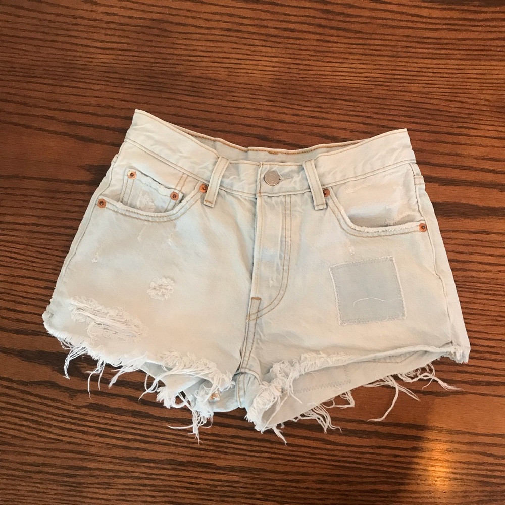High-waisted Levi’s shorts size 24